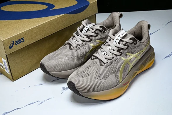 Asics Novablast 5 1012B815-020 