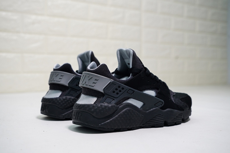 NIKE AIR HUARACHE Run SE 852628-001