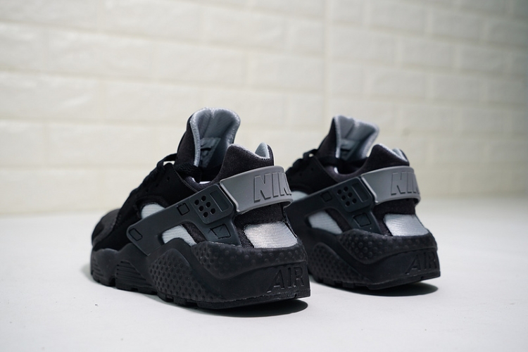 NIKE AIR HUARACHE Run SE 852628-001