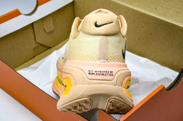 Nike Air Zoom Vomero Premium HQ2050-100 