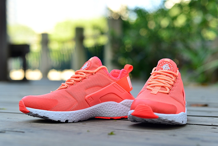 NIKE AIR HUARACHE  