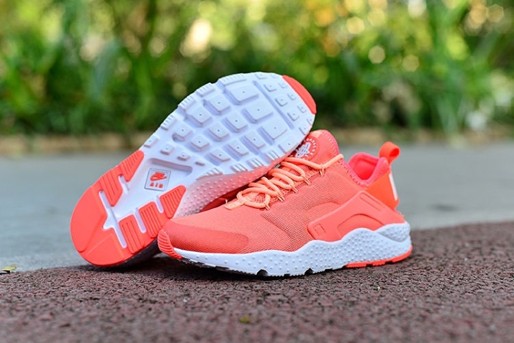 NIKE AIR HUARACHE  