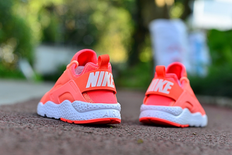 NIKE AIR HUARACHE  