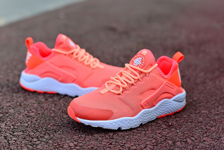 NIKE AIR HUARACHE  