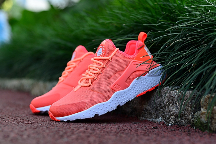 NIKE AIR HUARACHE  