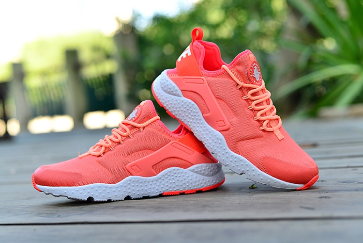 NIKE AIR HUARACHE  