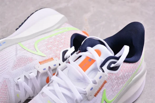 Nike Air Zoom Vomero 17 FB8502-100 