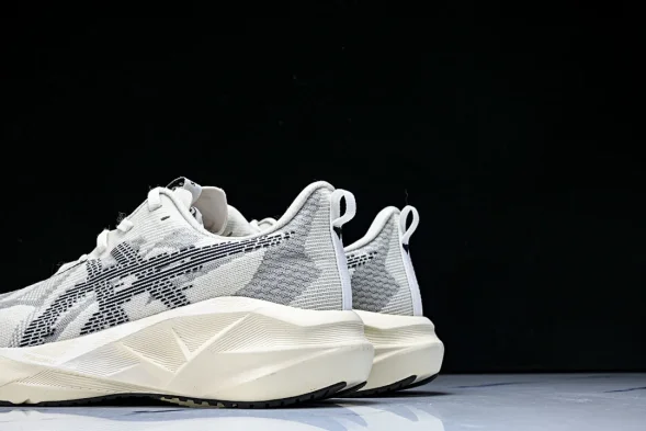 Asics Novablast 5 1011B974-250 