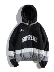 Supreme CZ8556 logo 