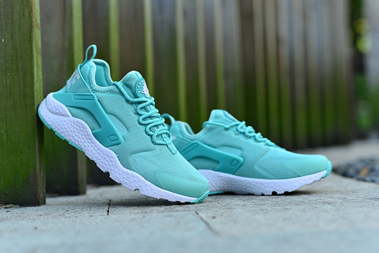 NIKE AIR HUARACHE  