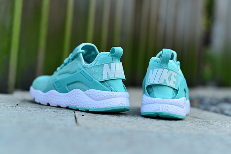 NIKE AIR HUARACHE  