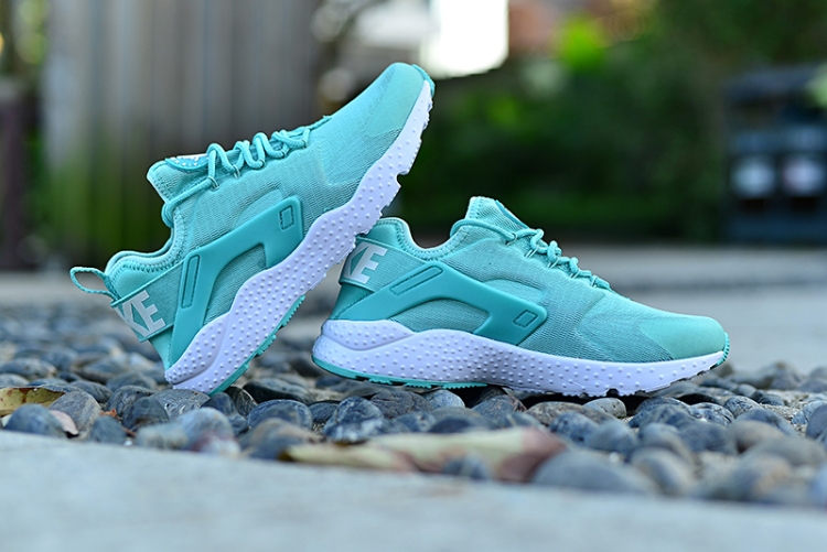 NIKE AIR HUARACHE  