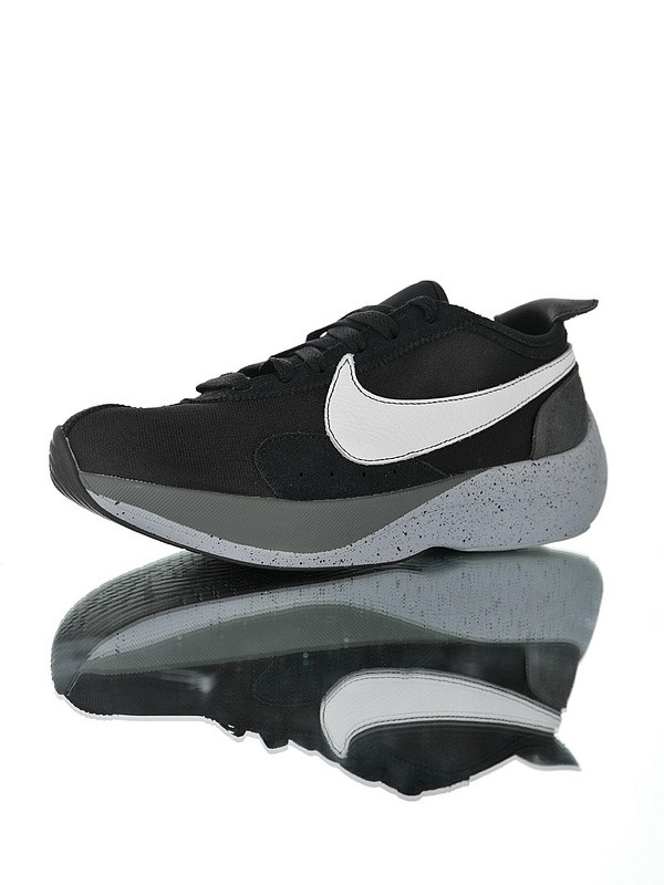 Nike Moon Racer QS