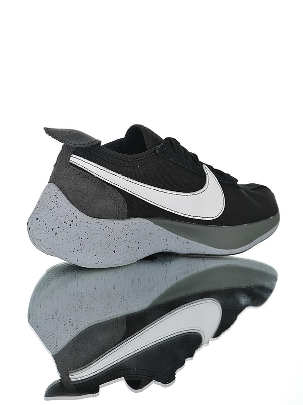 Nike Moon Racer QS