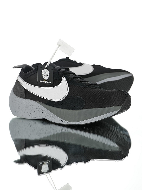 Nike Moon Racer QS