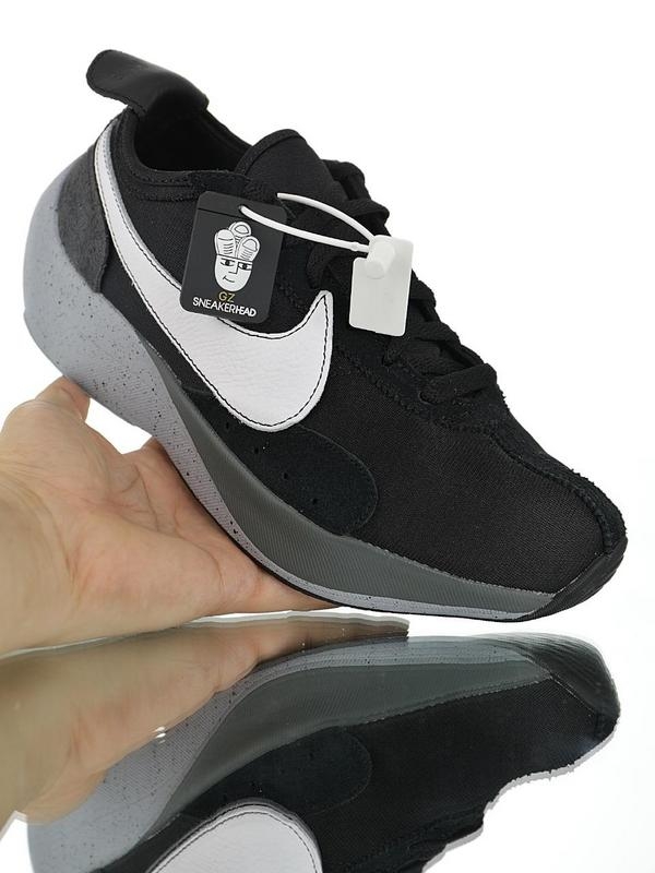 Nike Moon Racer QS