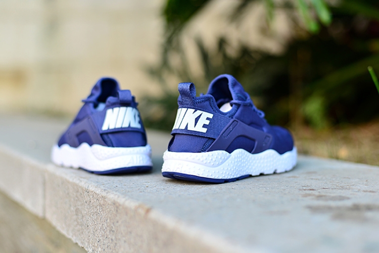 NIKE AIR HUARACHE  