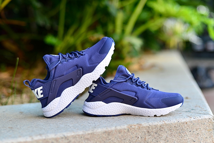 NIKE AIR HUARACHE  