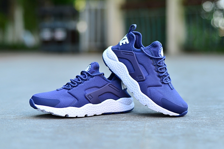 NIKE AIR HUARACHE  