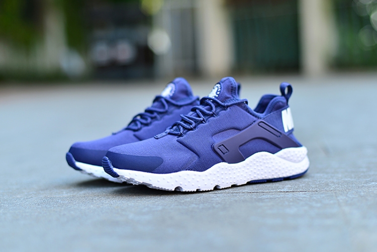 NIKE AIR HUARACHE  