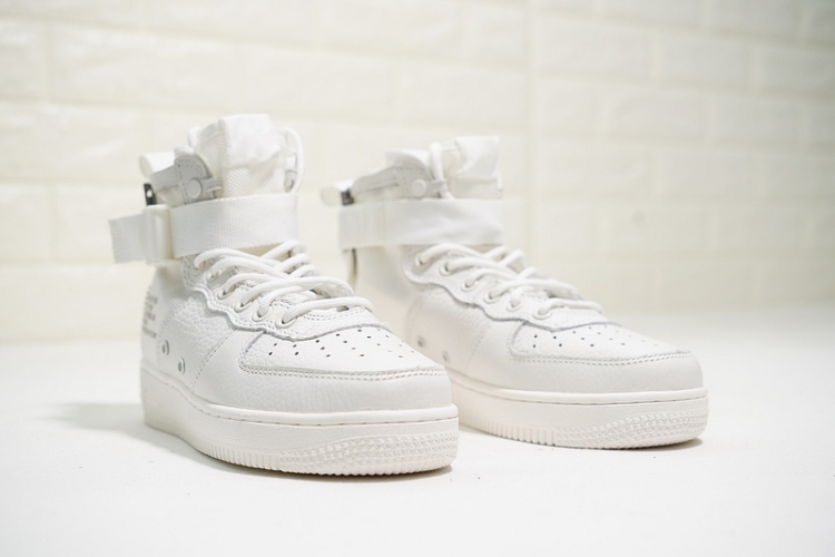 Nike Air Force 1 07 AA6655-100