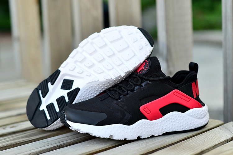 NIKE AIR HUARACHE  