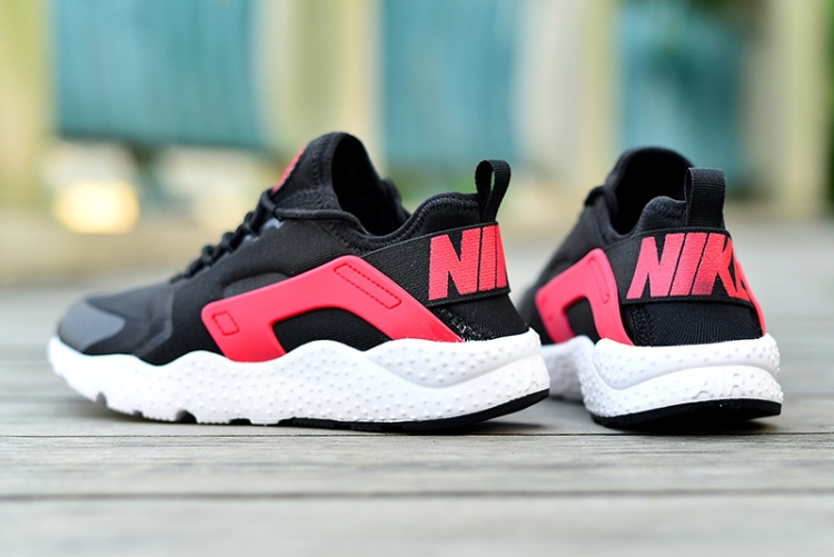 NIKE AIR HUARACHE  