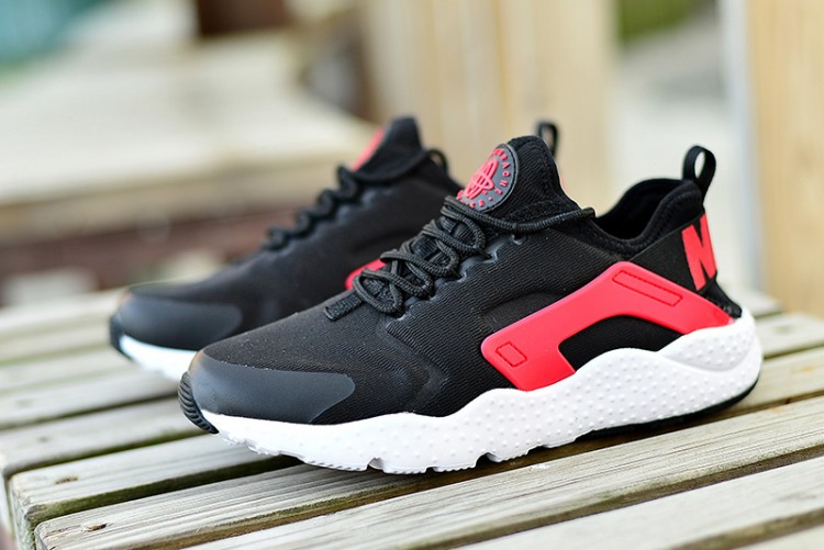 NIKE AIR HUARACHE  