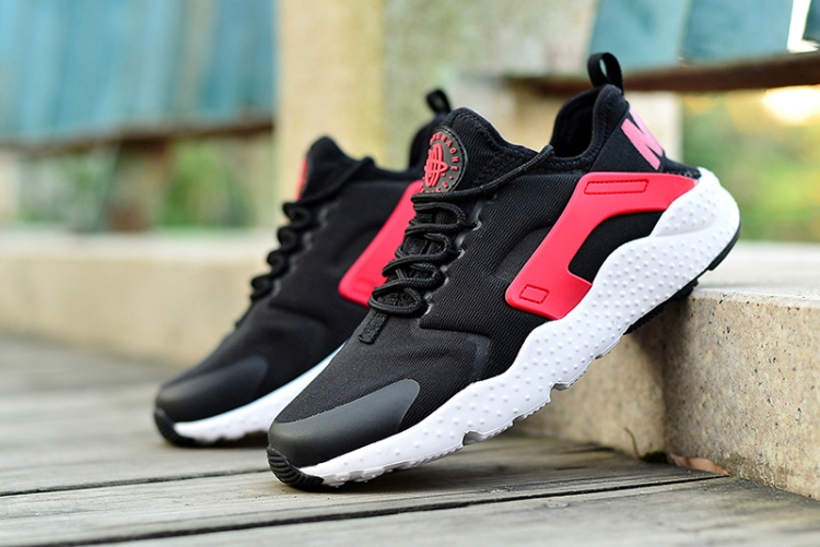 NIKE AIR HUARACHE  