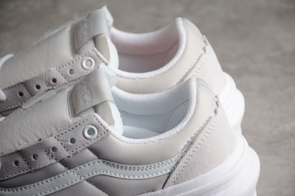 Vans Old Skool Overt CC VN0A7Q5ELGX 