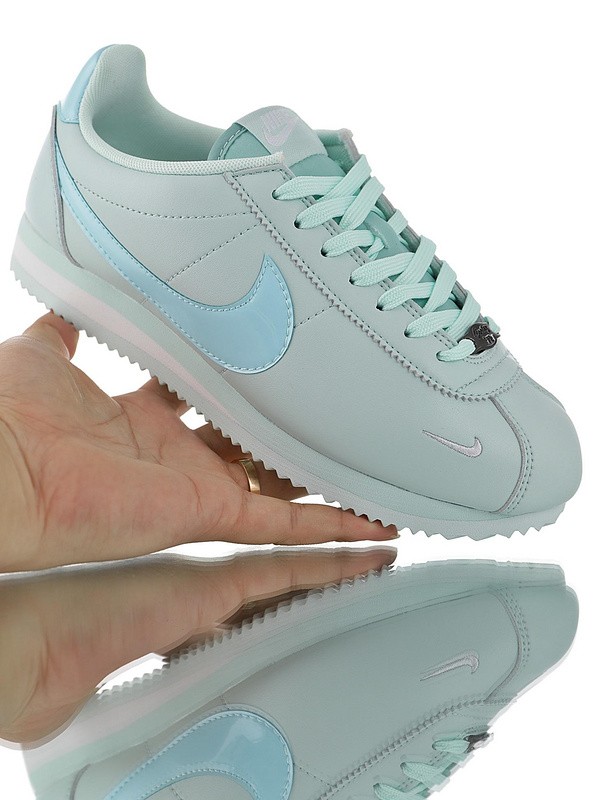 Nike Classic Cortez Premium “Barely Grey” 905614