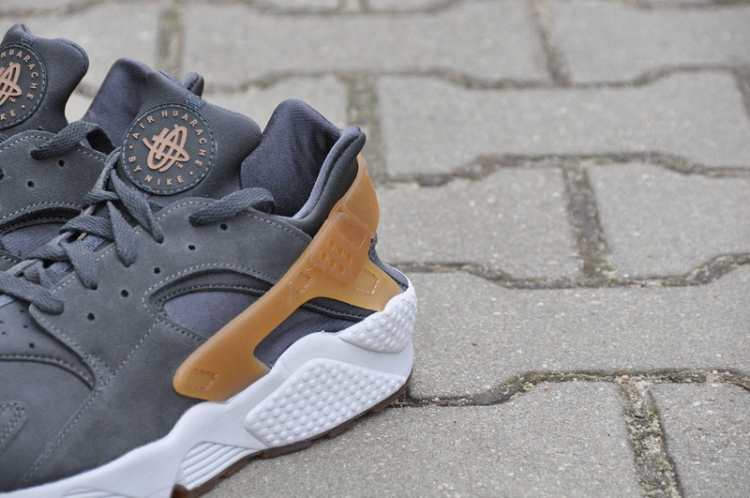 NIKE AIR HUARACHE RUN ULTRA ID “Anthracite Brown” 318429-09