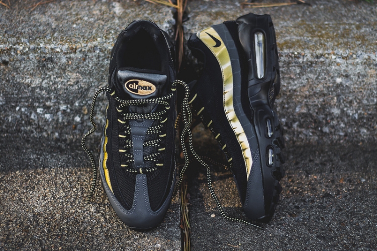 Nike air max 95 Premium “Black-Metallic Gold”