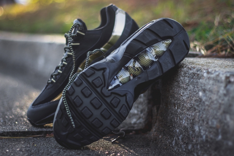 Nike air max 95 Premium “Black-Metallic Gold”