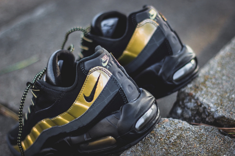 Nike air max 95 Premium “Black-Metallic Gold”