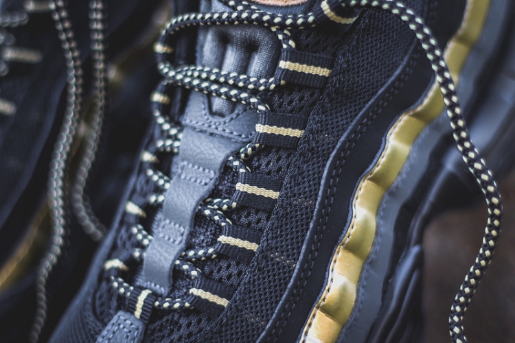 Nike air max 95 Premium “Black-Metallic Gold”