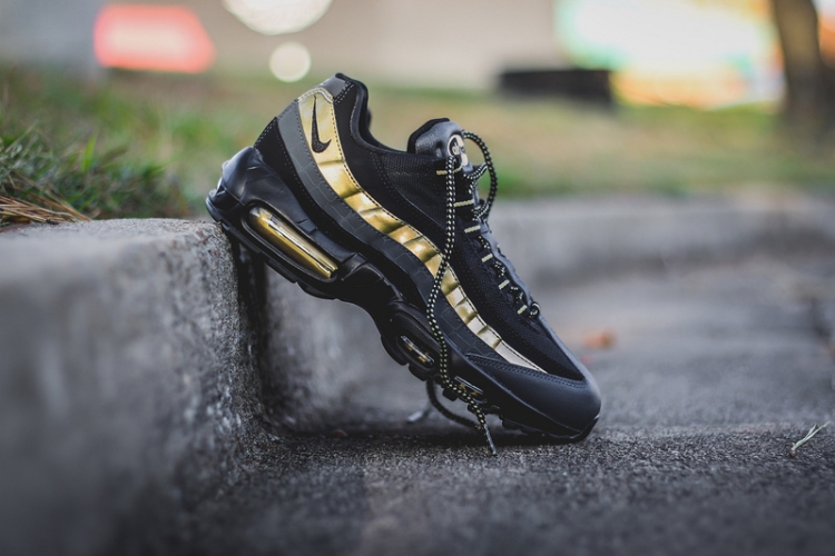 Nike air max 95 Premium “Black-Metallic Gold”