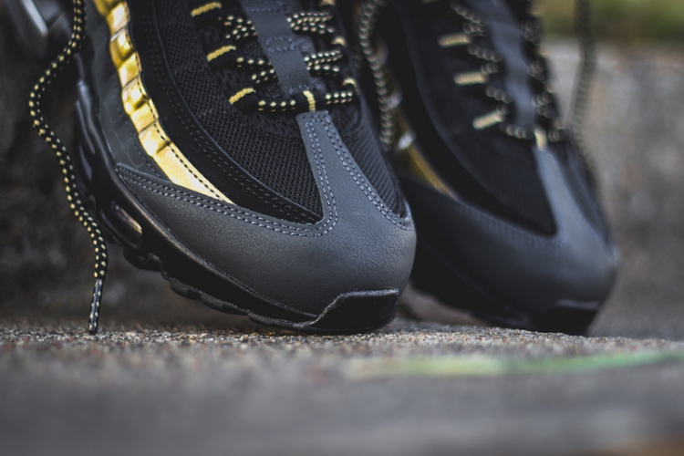 Nike air max 95 Premium “Black-Metallic Gold”