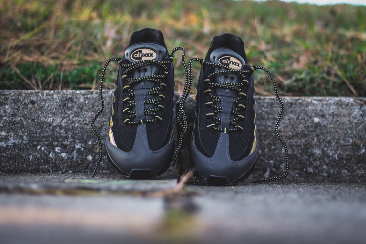 Nike air max 95 Premium “Black-Metallic Gold”