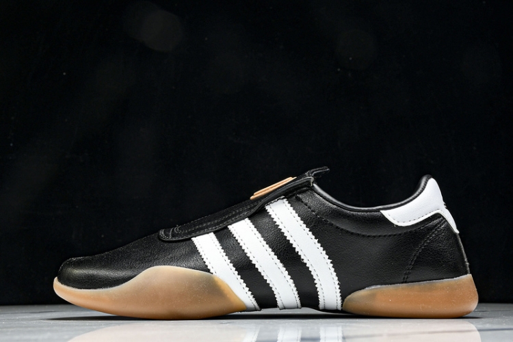 KITH x adidas Taekwondo Mei JQ3012