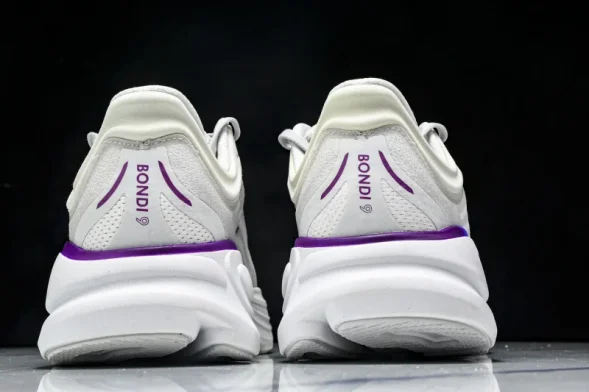HOKA Bondi 9 1162012 VCH 