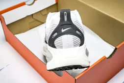 Nike Air ZoomX Vomero 18 RUN IB5726-100