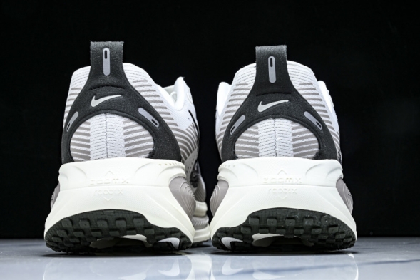 Nike Air ZoomX Vomero 18 RUN IB5726-100 