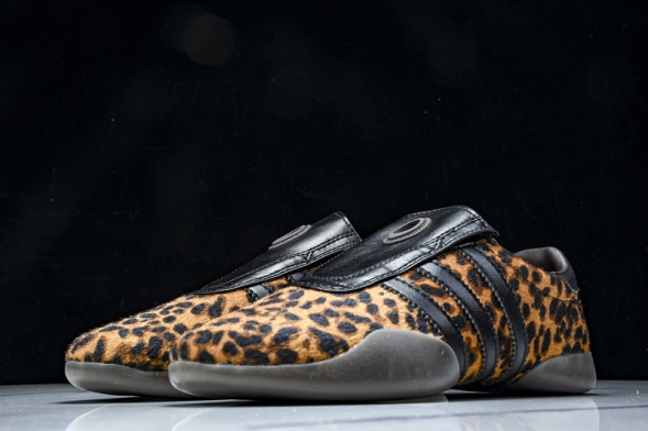 KITH x adidas Taekwondo Mei JS0298 