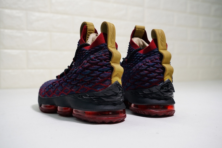 Nike LeBron 15 897649-300