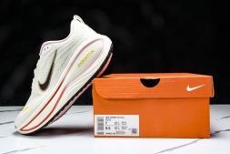 Nike Air ZoomX Vomero 18 Plus HM6805 106