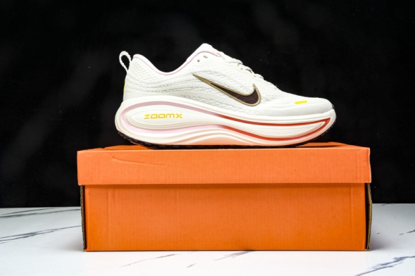 Nike Air ZoomX Vomero 18 Plus HM6805 106 