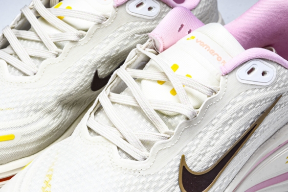 Nike Air ZoomX Vomero 18 Plus HM6805 106 