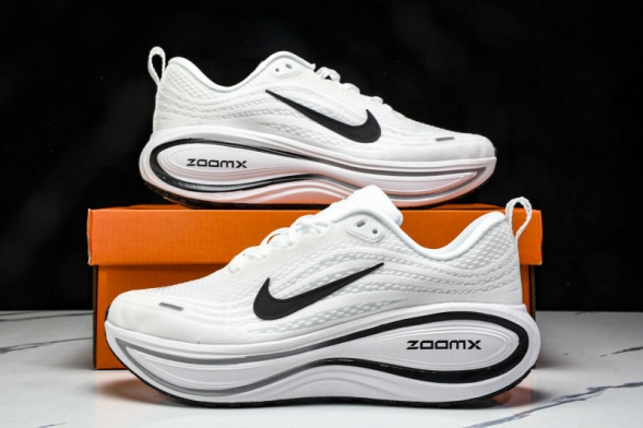 Nike Air ZoomX Vomero 18 Plus HM6805 111 