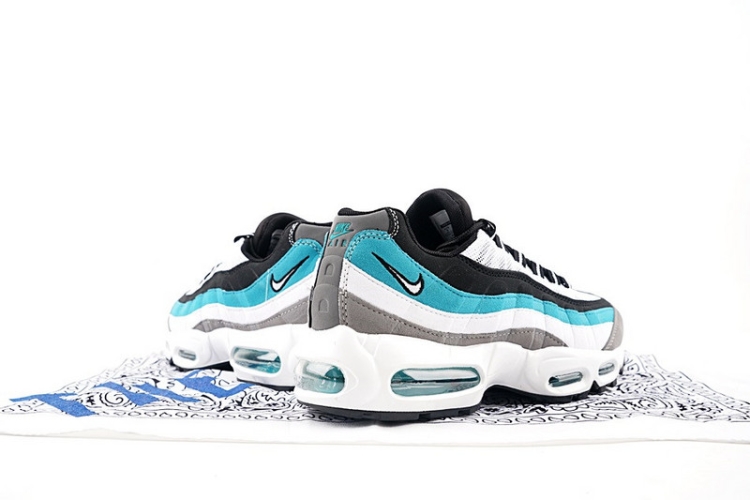 Nike WMNS Air Max 95 Essential 807743-064